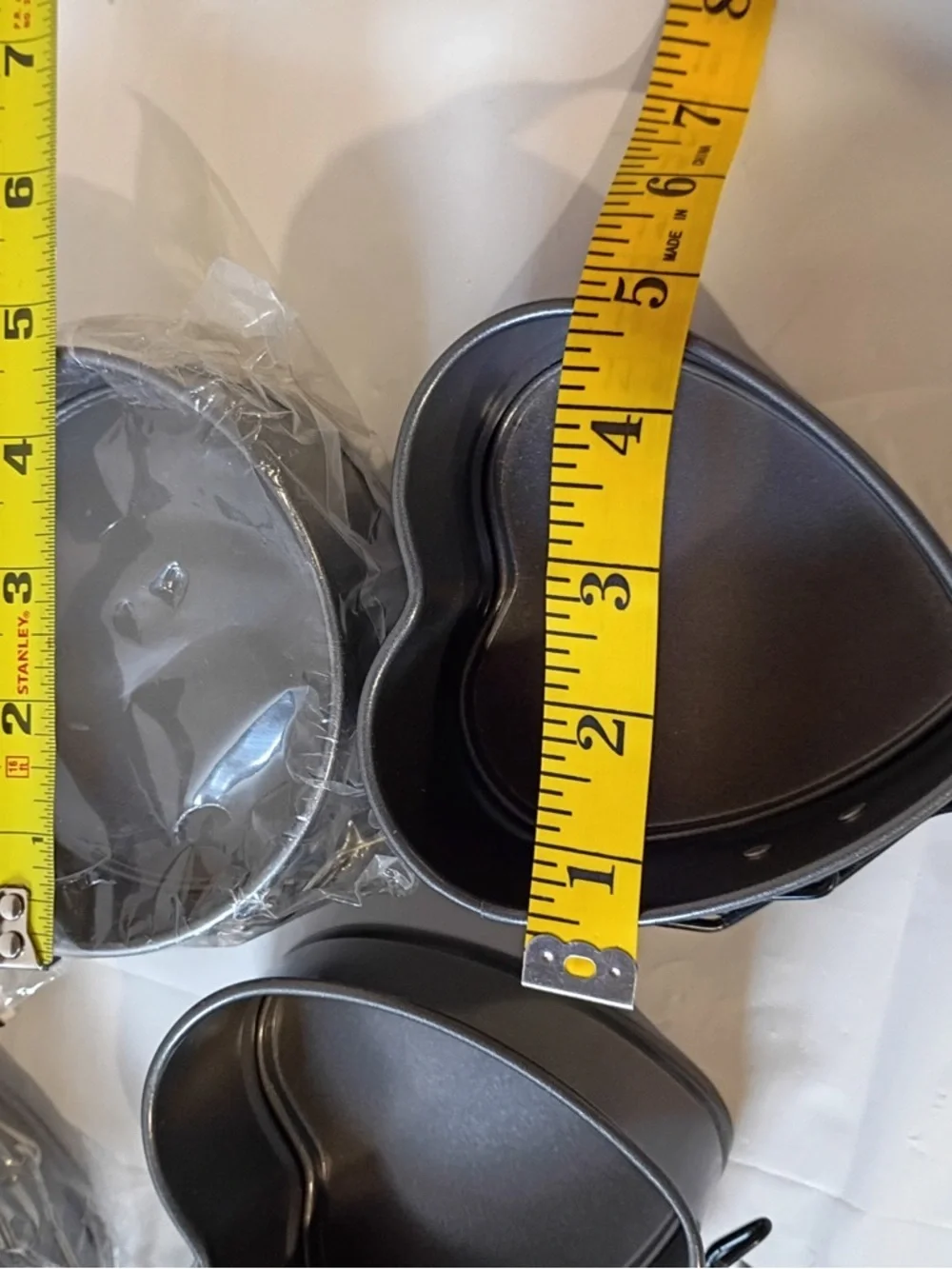 Non-Brand Heart & Round Springform Cake Pans Set in Dark Gray - 2-Pack